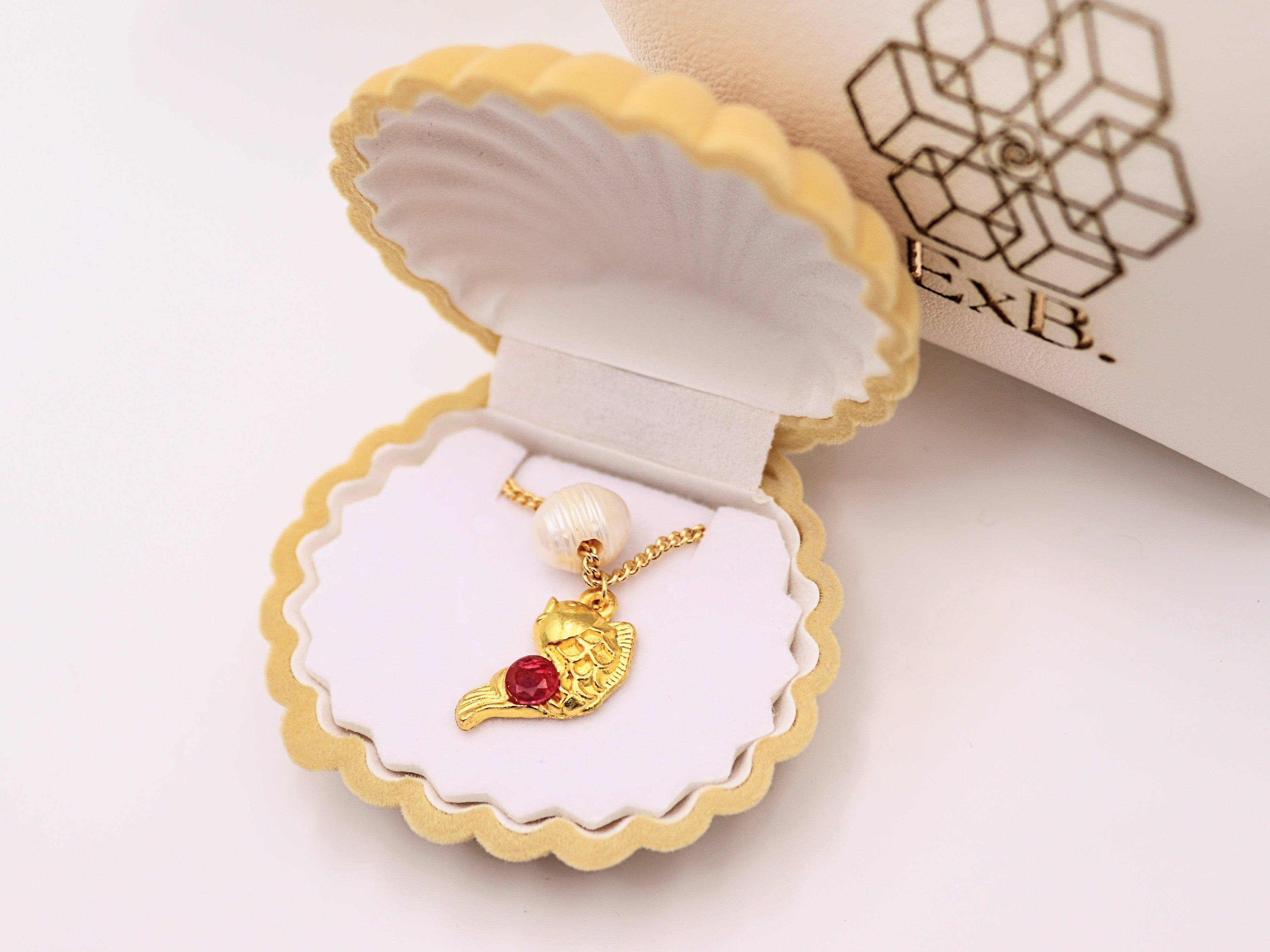 Natural Ruby Emerald Sea Animals 18k Gold Pearl Choker